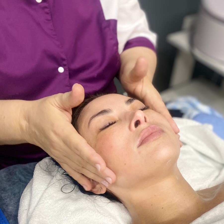 Комплексный массаж лица