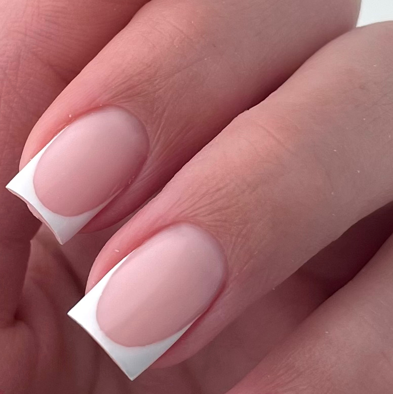 Маникюр с покрытием. Укрепление гелем. Френч.