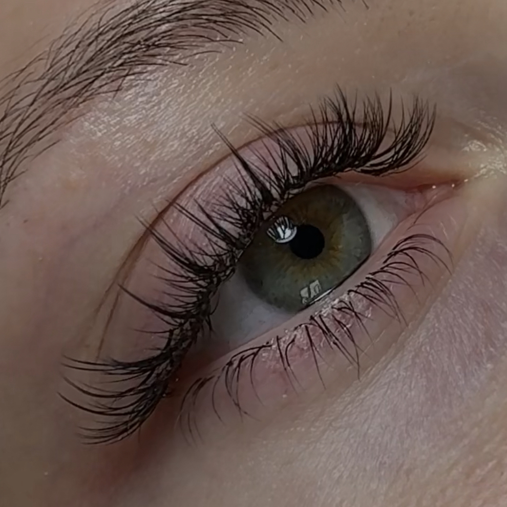 Наращивание ресниц «Мокрый эффект»