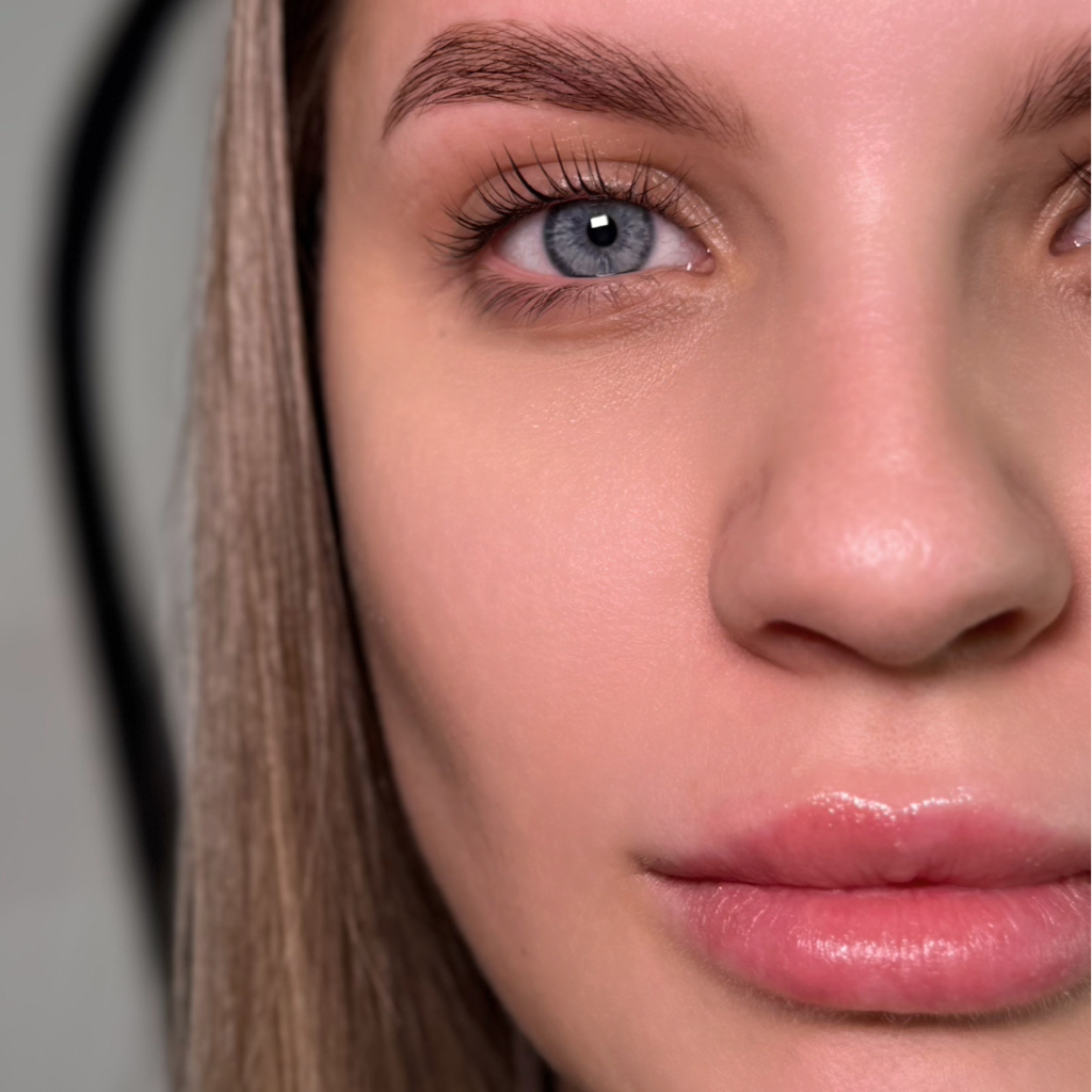 3. Комплекс: ламинирование с окрашиванием и коррекцией бровей +  ламинирование ресниц с окрашиванием и ботоксом