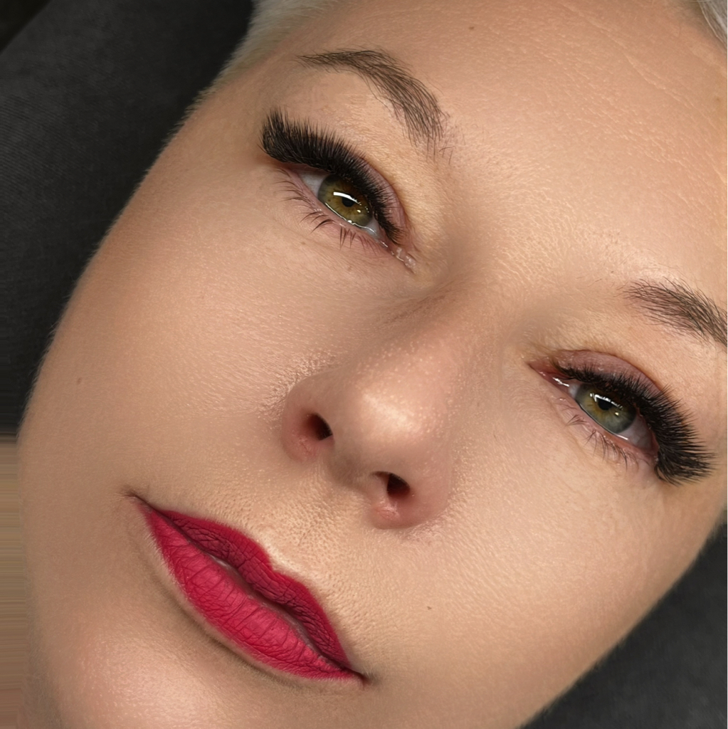 Наращивание ресниц 4 д