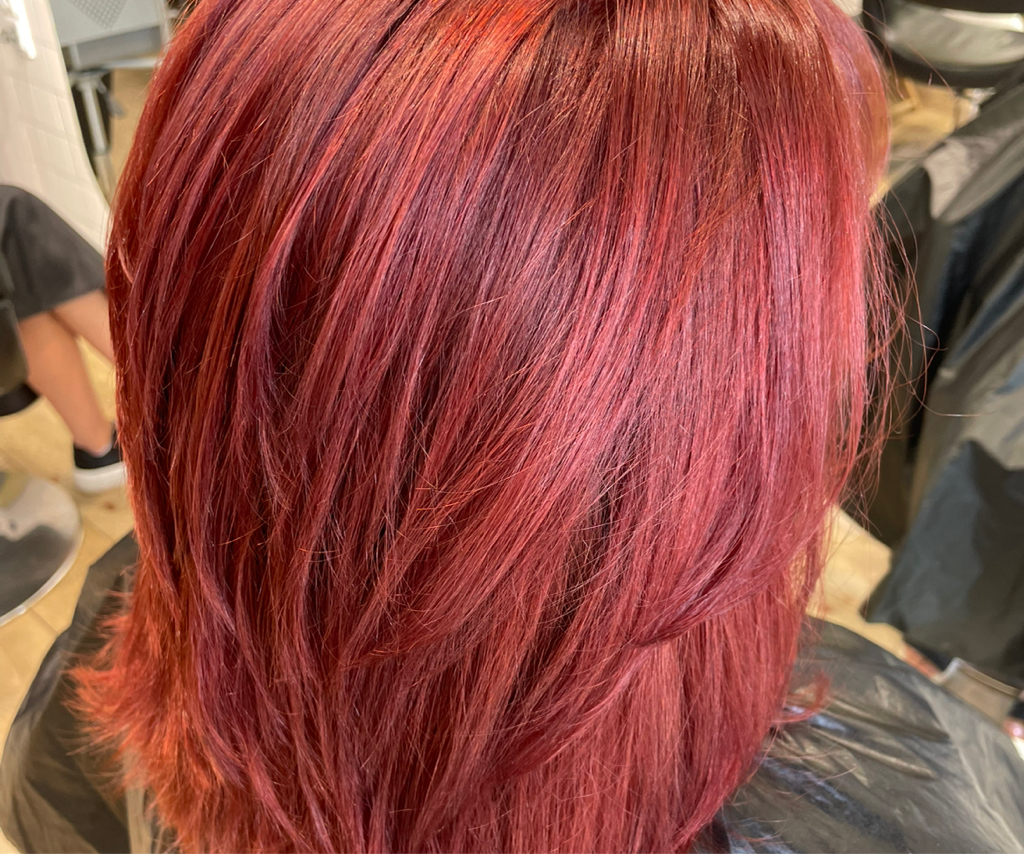 Окрашивание в 1 тон ( средние)по плечи