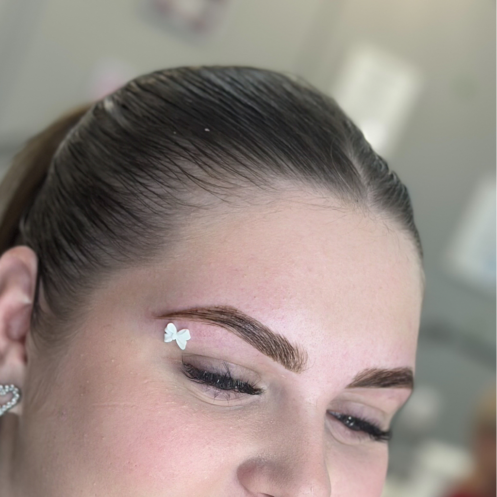 Комплекс •1 Д/у+ коррекция+окрашивание+ботокс бровей