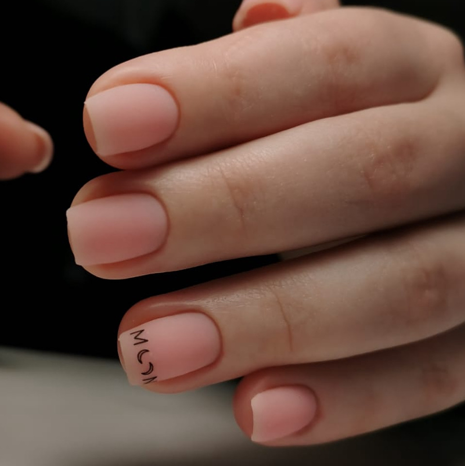 Маникюр с покрытием гель-лак