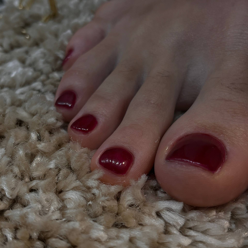 Педикюр однофазными гель-лаками