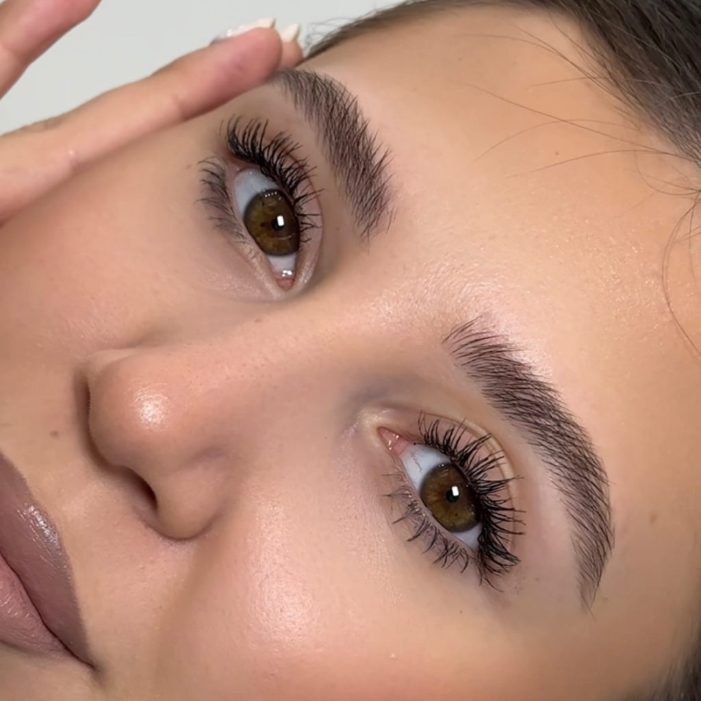 Коррекция бровей (пинцет/нить/премиум воск Lycon)