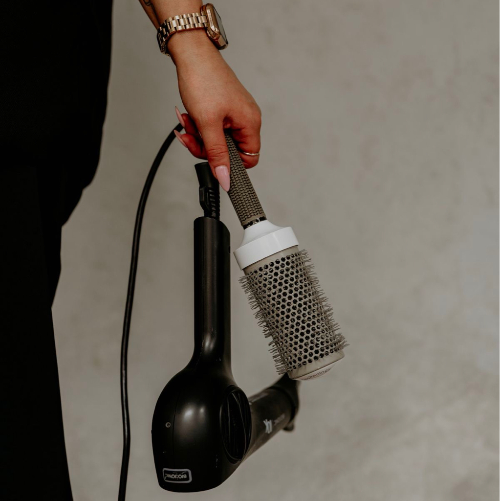 Окрашивание волос краской клиента (корни)