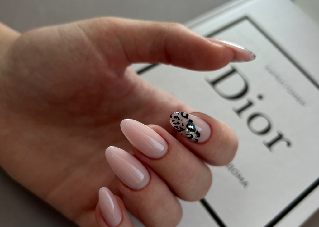 Наращивание ногтей