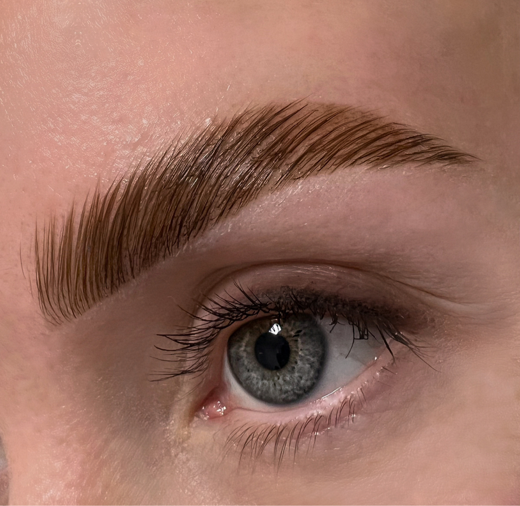 Коррекция бровей