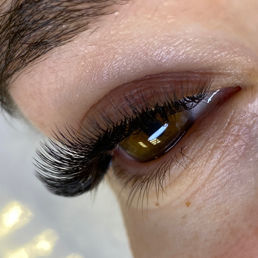 Наращивание ресниц 3D