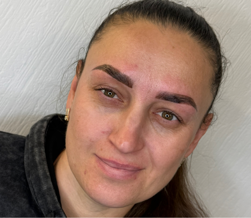 Комплекс ламинирование/окрашивание/коррекция бровей к Виктории