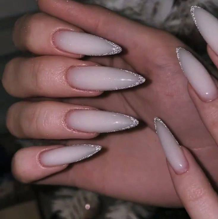 Наращивание ногтей( большая длина )