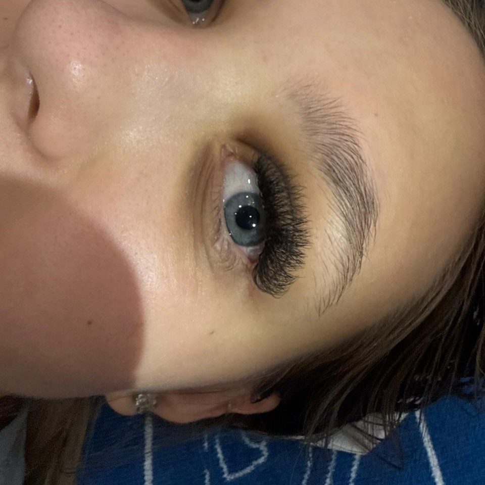 Наращивание ресниц 3 обьем