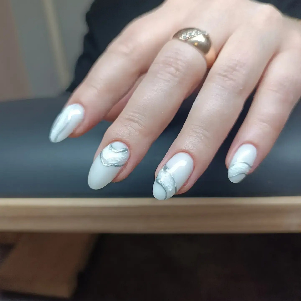 средние ногти