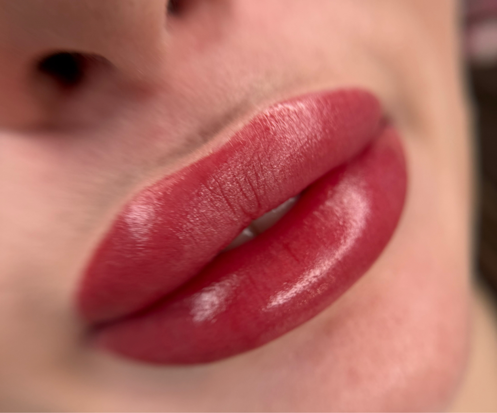 Перманентный макияж губ