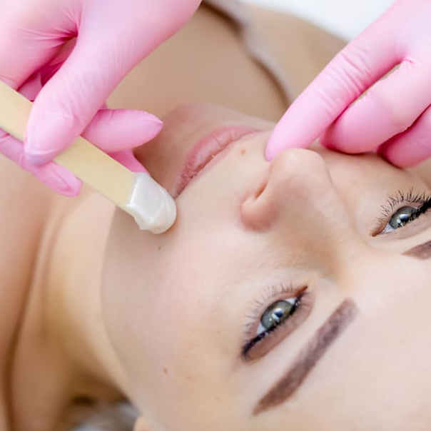 Ваксинг зоны над верхней губой