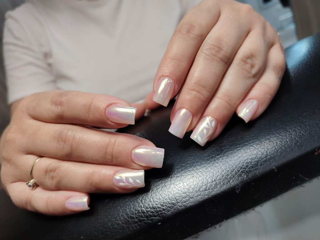 Маникюр с долговременным покрытием (топ-мастер)