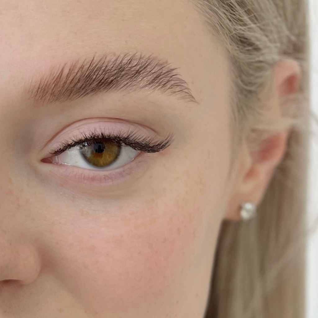 Наращивание ресниц 1D объем