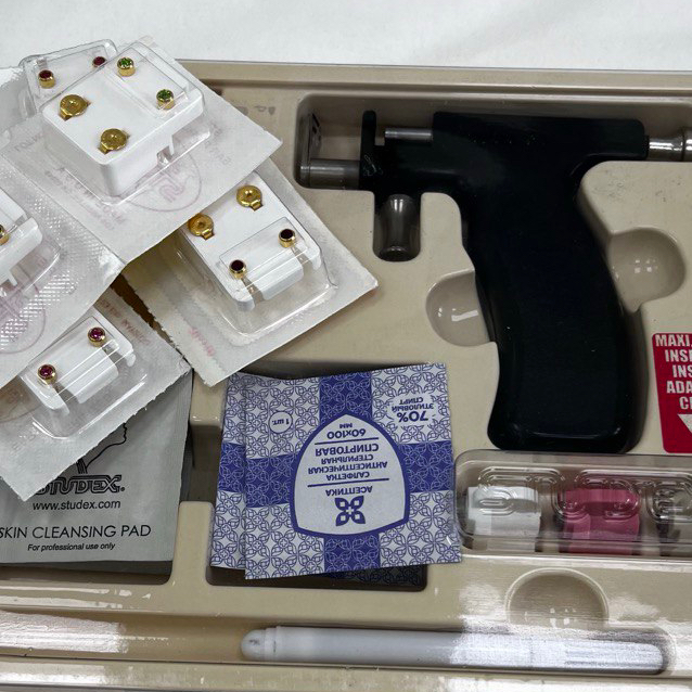 Прокол мочки уха