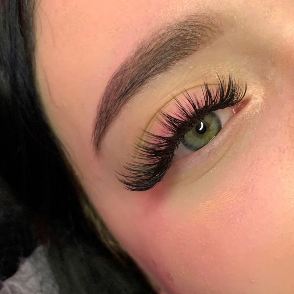 Наращивание ресниц 3D