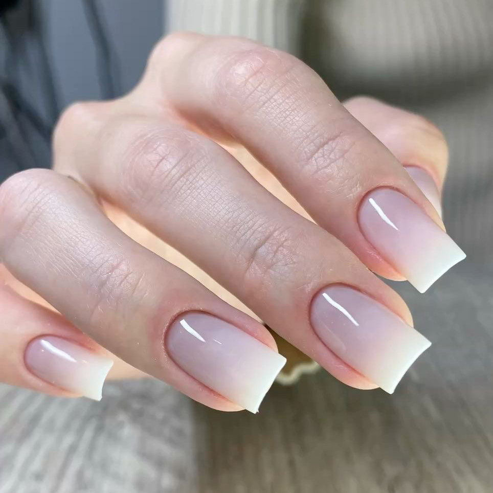 Маникюр с покрытием однотонный (гель)