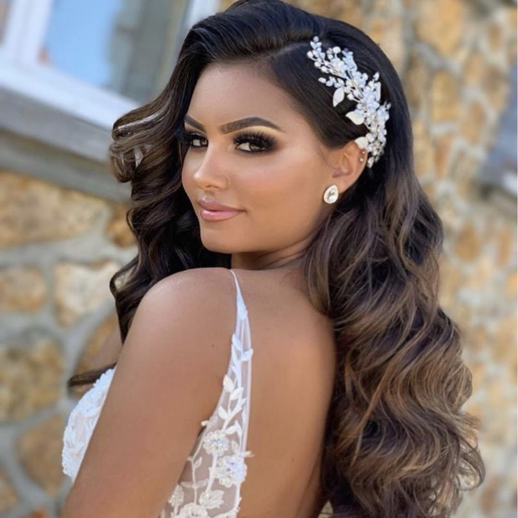 Образ: 3 макияж + волосы по лопатки