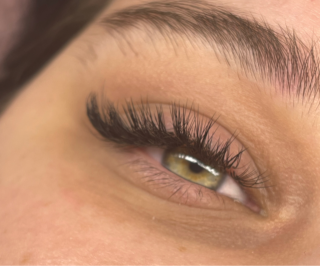 Наращивание ресниц 3D