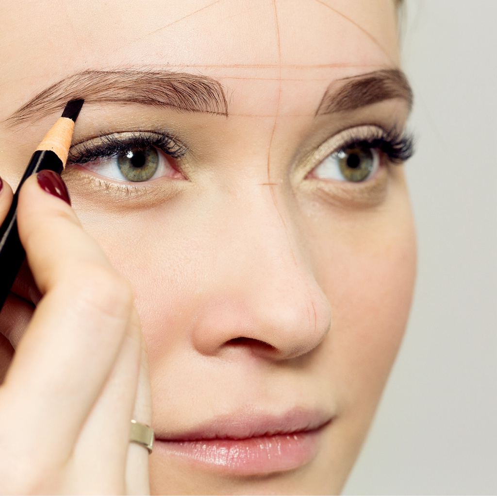 Коррекция бровей