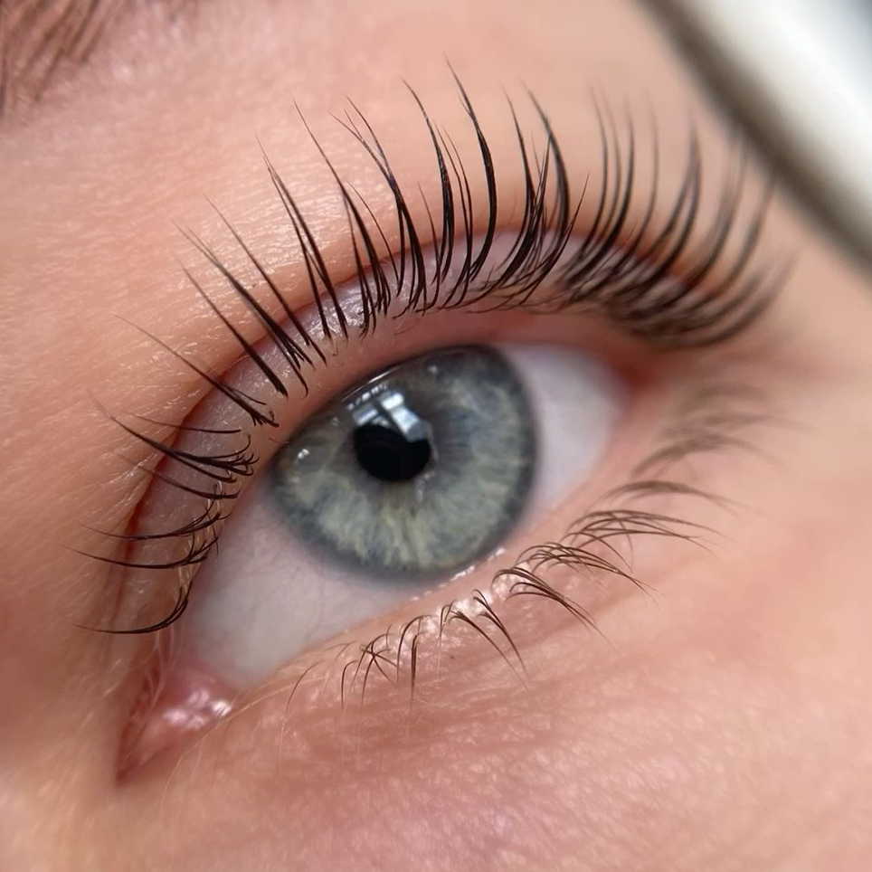 Ламинирование ресниц (окрашивание включено)