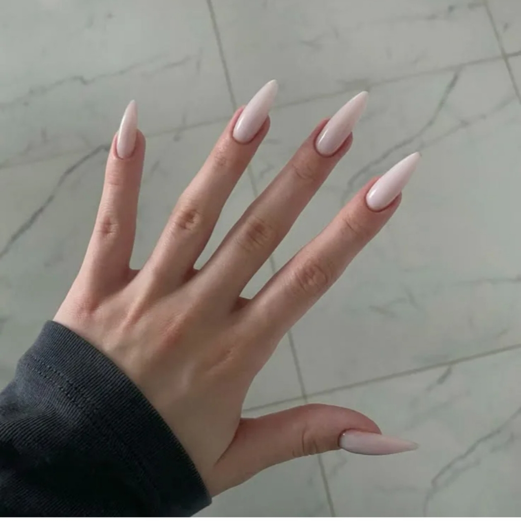Маникюр + однотонное покрытие длинных ногтей