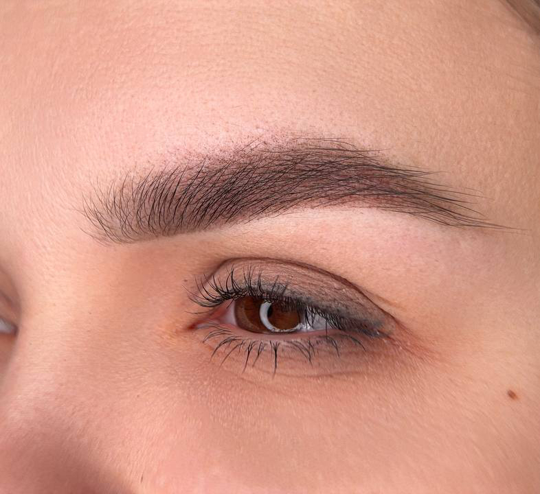 Перманентный макияж бровей