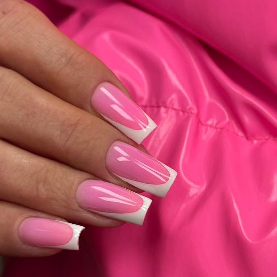 Маникюр с покрытием и достраиванием углов