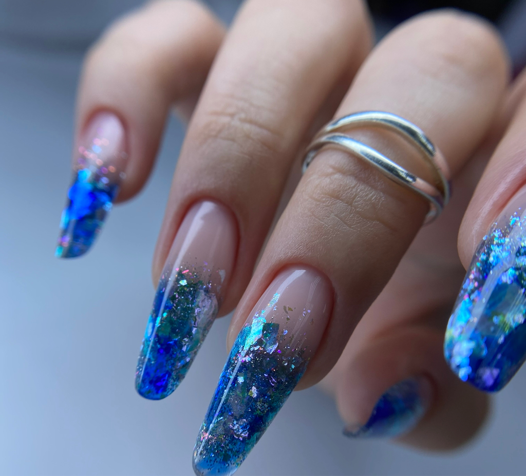 Наращивание ногтей на верхние формы