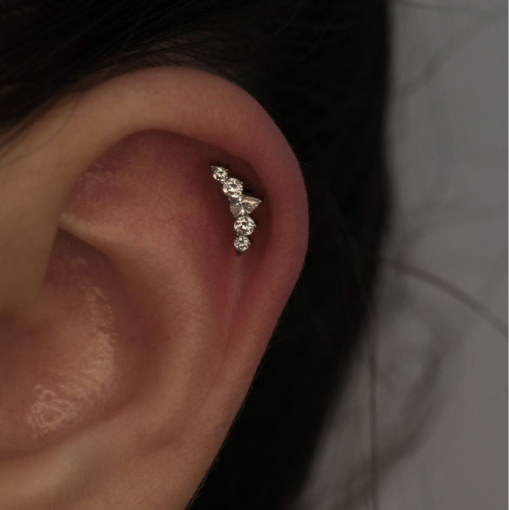 Пирсинг хряща уха (Хеликс)