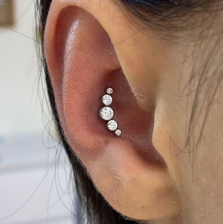 Пирсинг хряща уха (Конч)