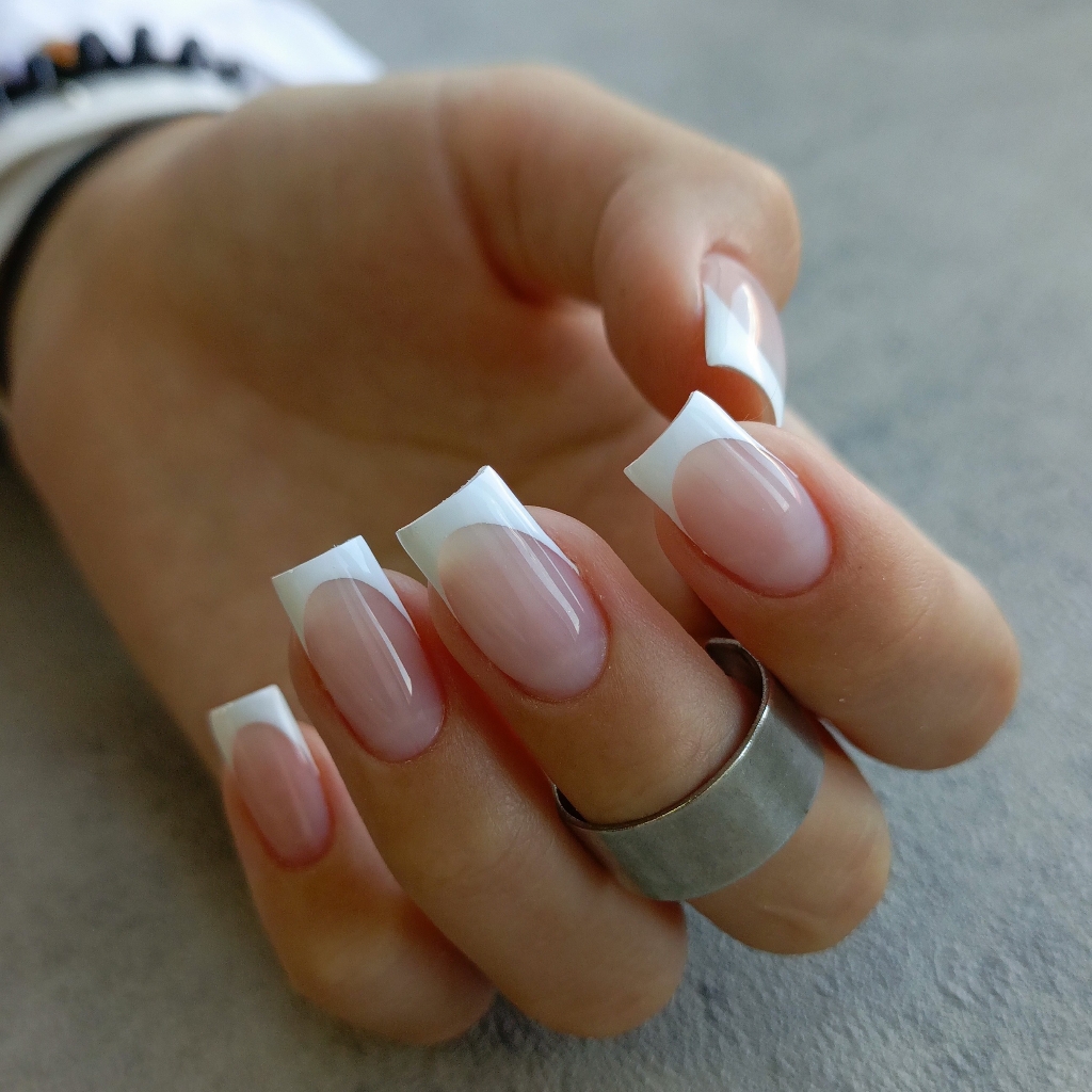 МАНИКЮР С УКРЕПЛЕНИЕМ / КОРРЕКЦИЯ