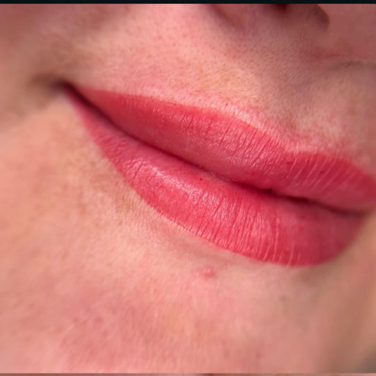 Коррекция перманентного макияжа (губы акварель)