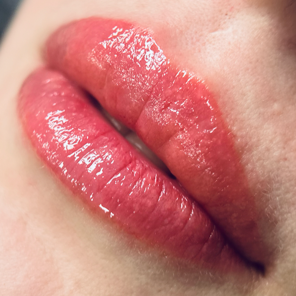 Акварельный татуаж губ