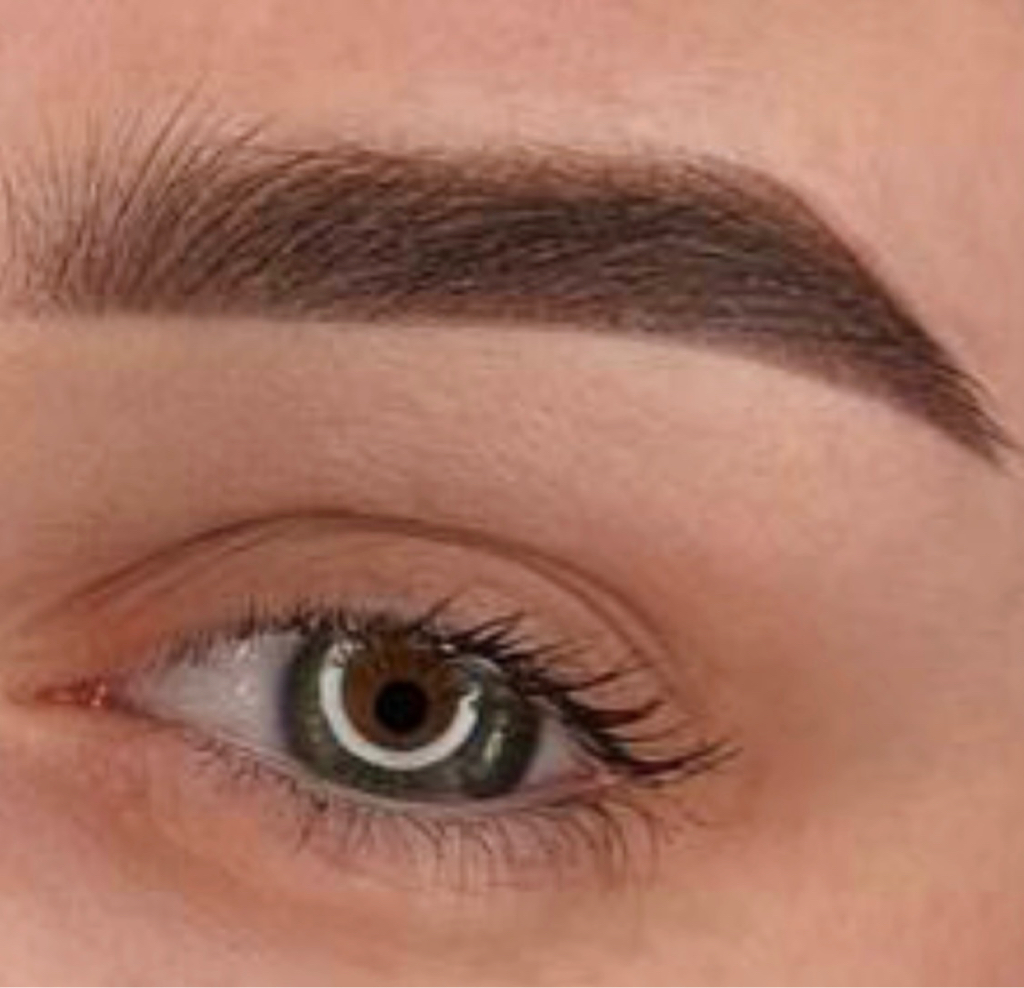 Пудровое напыление бровей