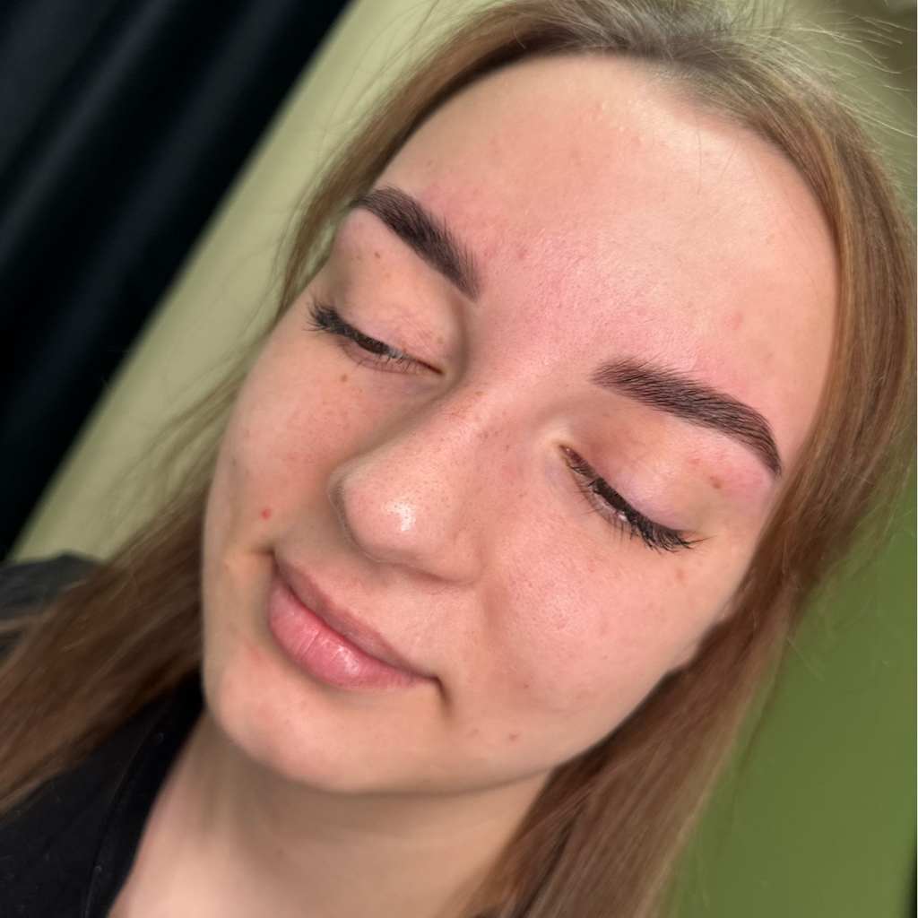 Коррекция бровей, окрашивание