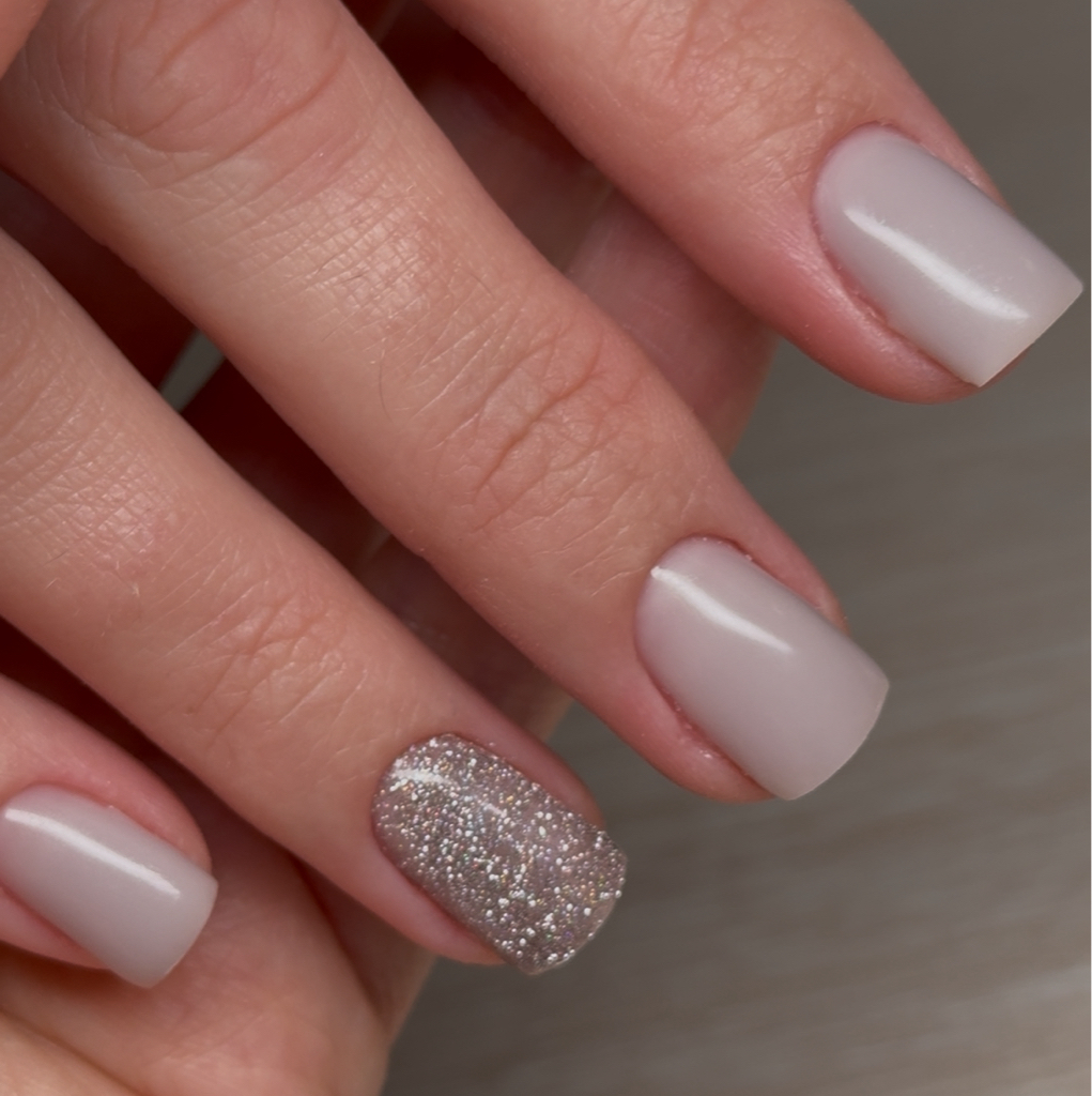 Маникюр+УКРЕПЛЕНИЕ+ снятие и однотон