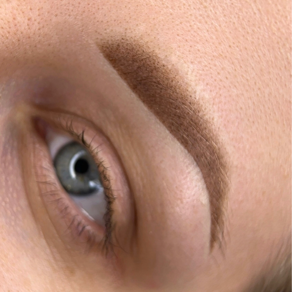 Коррекция перманентного макияжа бровей