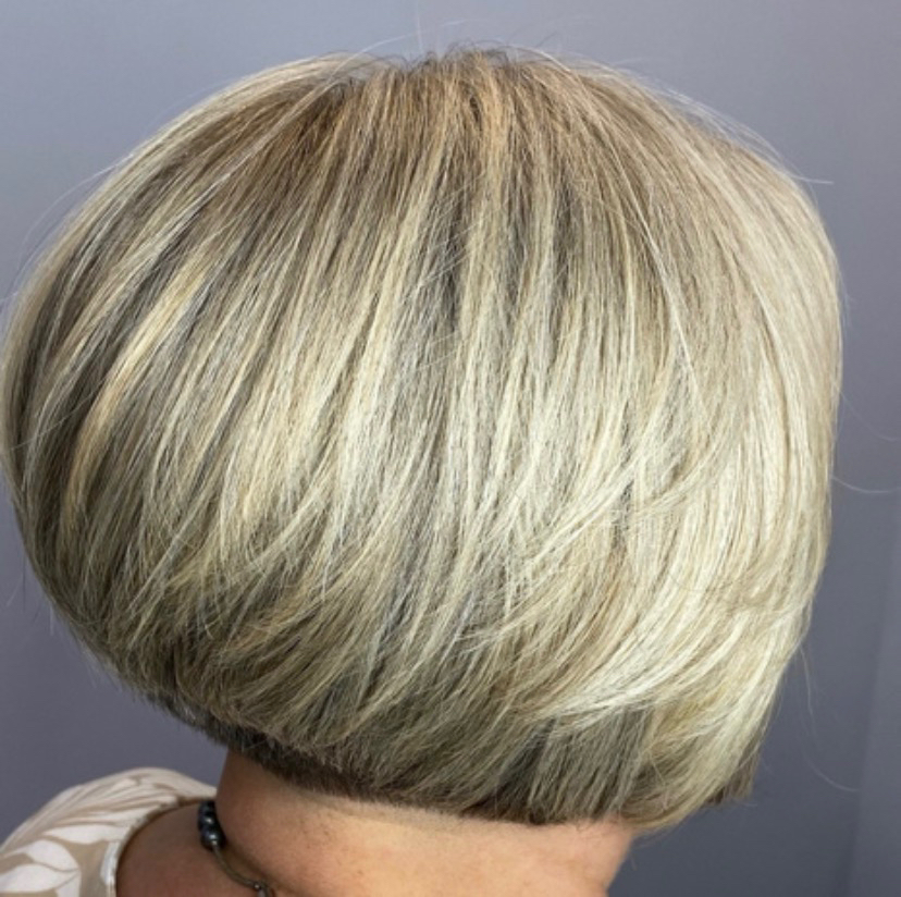 Стрижка женская на среднюю длину