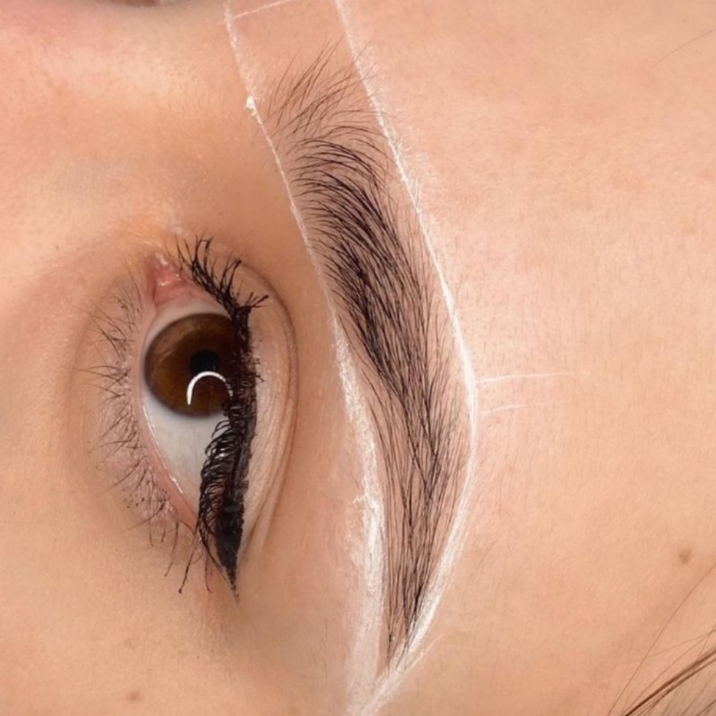 Коррекция бровей