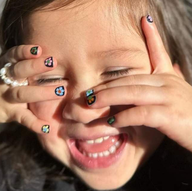 Детский маникюр + покрытие лаком (6-12 лет)