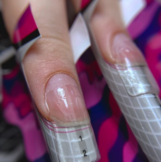 Донаращивание ногтя