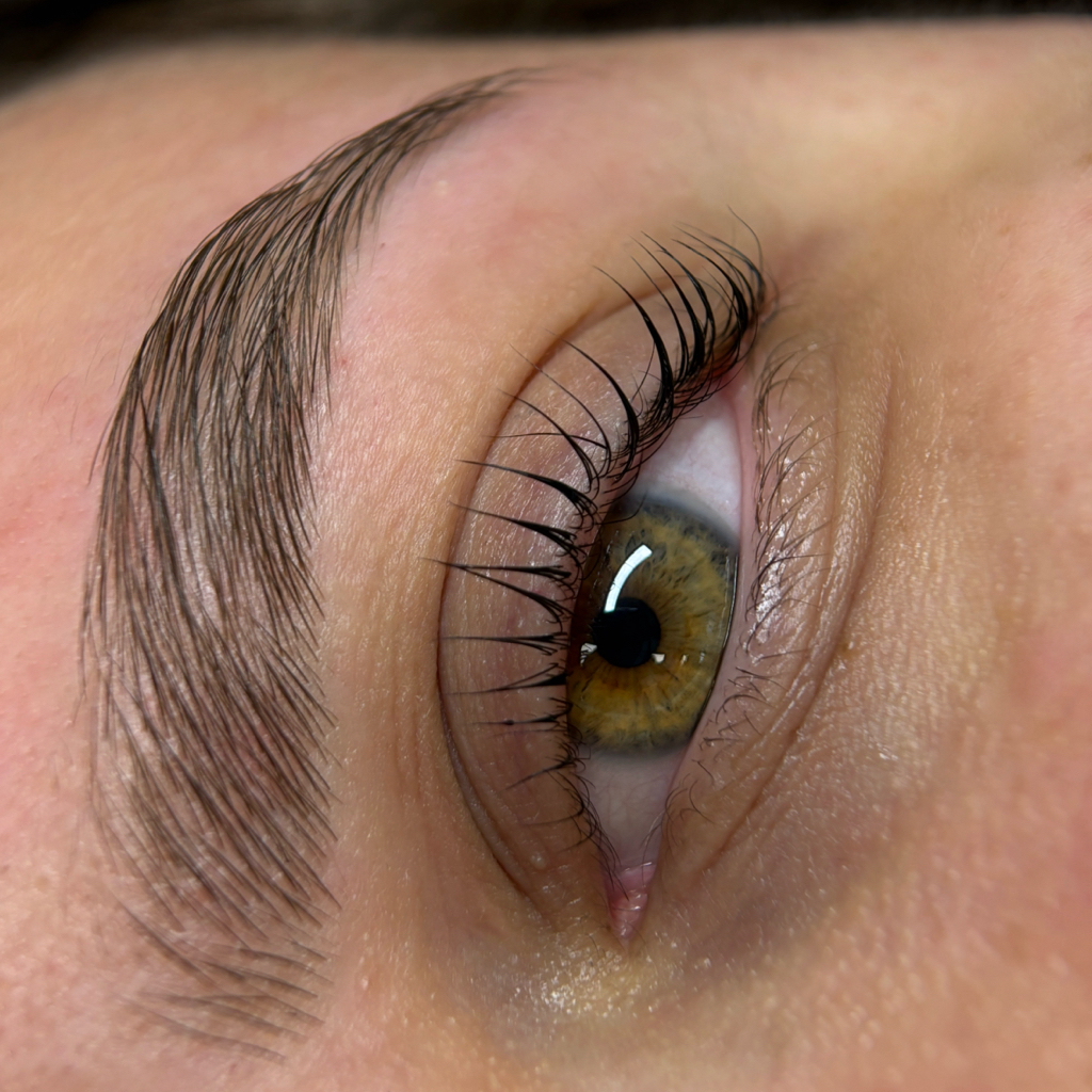 Ламинирование верхних ресниц