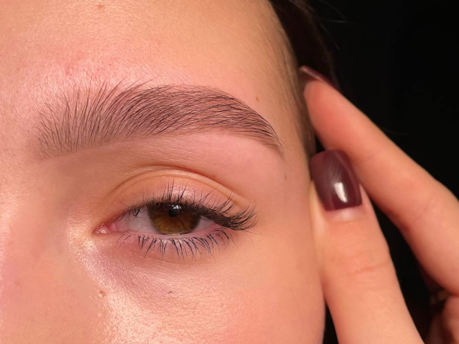 Коррекция бровей+окрашивание