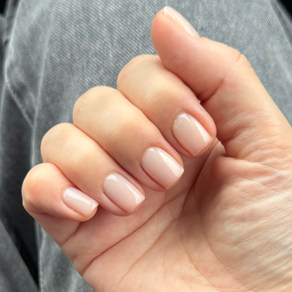 1. Маникюр + гель-лак