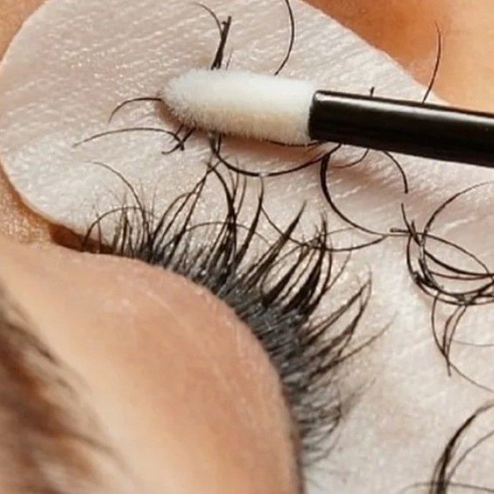 Снятие нарощенных ресниц